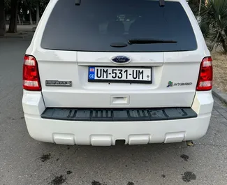 Hybride 2,5L Motor von Ford Escape 2011 zur Miete in Tiflis.