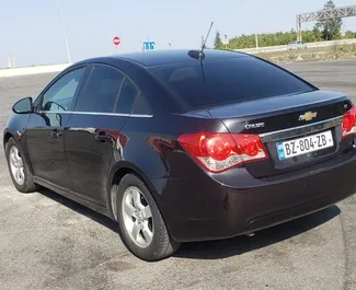 Vermietung Chevrolet Cruze. Komfort Fahrzeug zur Miete in Georgien ✓ Kaution Einzahlung von 300 GEL ✓ Versicherungsoptionen KFZ-HV, VKV Komplett, Insassen, Junge.