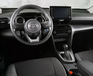 Vermietung Toyota Yaris Cross. Wirtschaft, Crossover Fahrzeug zur Miete in Aserbaidschan ✓ Kaution Einzahlung von 300 AZN ✓ Versicherungsoptionen KFZ-HV, TKV, VKV Plus, VKV Komplett, Insassen, Diebstahlschutz, Junge, Keine Kaution.