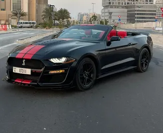 Frontansicht eines Mietwagens Ford Mustang Cabrio in Dubai, VAE ✓ Auto Nr.11915. ✓ Automatisch TM ✓ 0 Bewertungen.