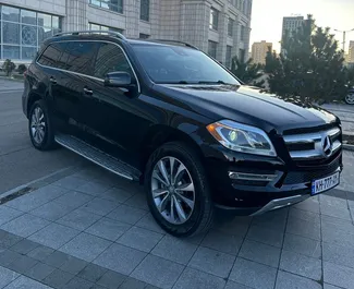 Frontansicht eines Mietwagens Mercedes-Benz GL450 in Tiflis, Georgien ✓ Auto Nr.12162. ✓ Automatisch TM ✓ 0 Bewertungen.