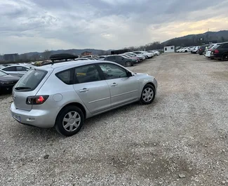 Autovermietung Mazda 3 Nr.11900 Schaltgetriebe am Flughafen von Tirana, ausgestattet mit einem 1,6L Motor ➤ Von Kristi in Albanien.