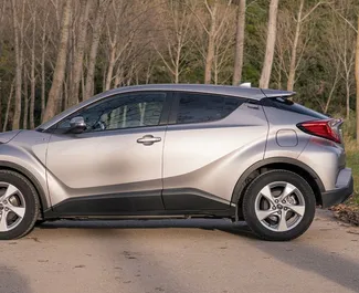 Toyota C-HR 2018 zur Miete verfügbar in Becici, mit Kilometerbegrenzung unbegrenzte.