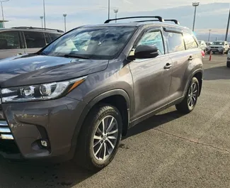 Vermietung Toyota Highlander. Komfort, Premium, Crossover Fahrzeug zur Miete in Georgien ✓ Kaution Einzahlung von 900 GEL ✓ Versicherungsoptionen KFZ-HV, VKV Komplett, Ausland.