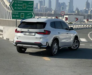 Mietwagen BMW X1 2024 in VAE, mit Benzin-Kraftstoff und 241 PS ➤ Ab 309 AED pro Tag.