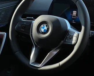 Benzin 2,0L Motor von BMW X1 2024 zur Miete in Dubai.