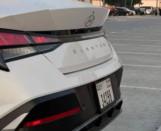 Hyundai Elantra 2025 zur Miete verfügbar in Dubai, mit Kilometerbegrenzung 250 km/Tag.
