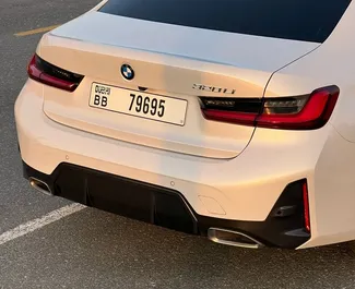 Vermietung BMW 320i. Komfort, Premium Fahrzeug zur Miete in VAE ✓ Kaution Einzahlung von 2500 AED ✓ Versicherungsoptionen KFZ-HV.