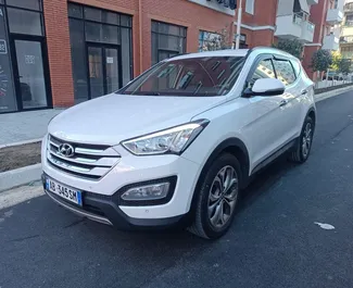 Frontansicht eines Mietwagens Hyundai Santa Fe in Tirana, Albanien ✓ Auto Nr.11870. ✓ Automatisch TM ✓ 0 Bewertungen.