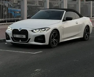Frontansicht eines Mietwagens BMW 420i Cabrio in Dubai, VAE ✓ Auto Nr.11918. ✓ Automatisch TM ✓ 0 Bewertungen.
