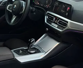 Mietwagen BMW 420i Cabrio 2023 in VAE, mit Benzin-Kraftstoff und 184 PS ➤ Ab 359 AED pro Tag.