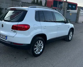 Benzin 2,0L Motor von Volkswagen Tiguan 2015 zur Miete in Tirana.