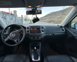 Volkswagen Tiguan 2015 zur Miete verfügbar in Tirana, mit Kilometerbegrenzung unbegrenzte.