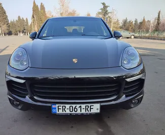 Frontansicht eines Mietwagens Porsche Cayenne in Tiflis, Georgien ✓ Auto Nr.11864. ✓ Automatisch TM ✓ 0 Bewertungen.