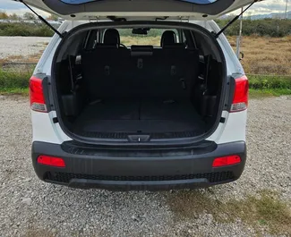 Kia Sorento 2011 mit Antriebssystem Frontantrieb, verfügbar am Flughafen von Tirana.