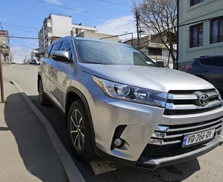 Hybride 3,4L Motor von Toyota Highlander 2019 zur Miete in Tiflis.