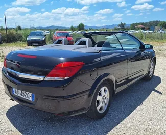 Benzin 1,8L Motor von Opel Astra CC 2008 zur Miete am Flughafen von Tirana.