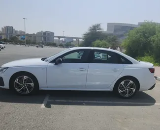 Frontansicht eines Mietwagens Audi A4 in Dubai, VAE ✓ Auto Nr.11873. ✓ Automatisch TM ✓ 0 Bewertungen.