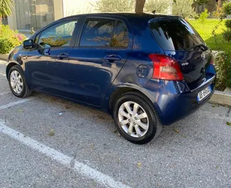 Autovermietung Toyota Yaris Nr.11941 Schaltgetriebe am Flughafen von Tirana, ausgestattet mit einem 1,4L Motor ➤ Von Romeo in Albanien.