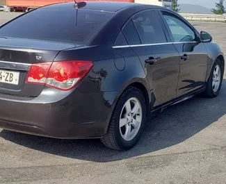 Benzin 1,4L Motor von Chevrolet Cruze 2015 zur Miete am Flughafen Kutaisi.