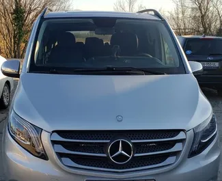 Frontansicht eines Mietwagens Mercedes-Benz Vito Tourer Pro am Flughafen Kutaisi, Georgien ✓ Auto Nr.12028. ✓ Automatisch TM ✓ 0 Bewertungen.