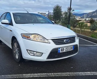 Frontansicht eines Mietwagens Ford Mondeo am Flughafen von Tirana, Albanien ✓ Auto Nr.10015. ✓ Automatisch TM ✓ 0 Bewertungen.