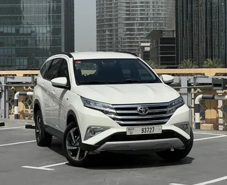 Frontansicht eines Mietwagens Toyota Rush in Dubai, VAE ✓ Auto Nr.11907. ✓ Automatisch TM ✓ 0 Bewertungen.