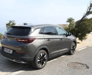 Vermietung Opel Grandland X. Komfort, Crossover Fahrzeug zur Miete in Spanien ✓ Kaution Einzahlung von 300 EUR ✓ Versicherungsoptionen KFZ-HV.