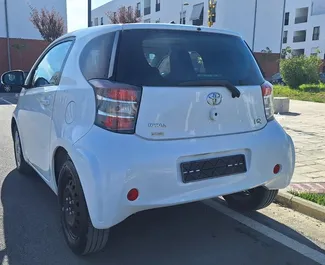 Diesel 1,4L Motor von Toyota Iq 2010 zur Miete am Flughafen von Tirana.