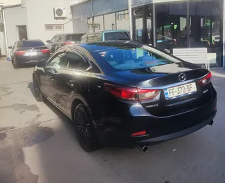 Innenraum von Mazda 6 zur Miete in Georgien. Ein großartiges 5-Sitzer Fahrzeug mit Automatisch Getriebe.