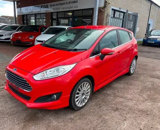Frontansicht eines Mietwagens Ford Fiesta Ecoboost in Budva, Montenegro ✓ Auto Nr.12505. ✓ Automatisch TM ✓ 0 Bewertungen.