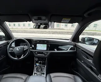SsangYong Korando Turismo 2023 zur Miete verfügbar in Tirana, mit Kilometerbegrenzung unbegrenzte.