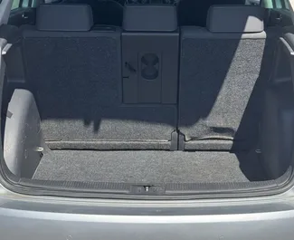 Volkswagen Golf Plus 2010 zur Miete verfügbar in Durres, mit Kilometerbegrenzung unbegrenzte.