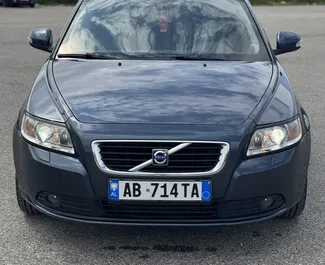 Frontansicht eines Mietwagens Volvo S40 in Durres, Albanien ✓ Auto Nr.11767. ✓ Automatisch TM ✓ 0 Bewertungen.