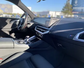 BMW XM 2025 mit Antriebssystem Allradantrieb, verfügbar in Tiflis.