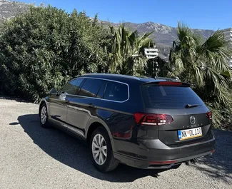 Frontansicht eines Mietwagens Volkswagen Passat Variant in Becici, Montenegro ✓ Auto Nr.12194. ✓ Automatisch TM ✓ 0 Bewertungen.
