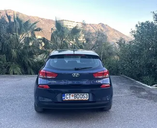 Hyundai i30 2019 zur Miete verfügbar in Becici, mit Kilometerbegrenzung unbegrenzte.