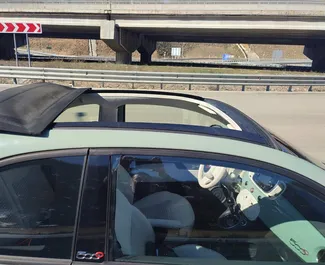 Innenraum von Fiat 500 Cabrio zur Miete in Georgien. Ein großartiges 4-Sitzer Fahrzeug mit Automatisch Getriebe.