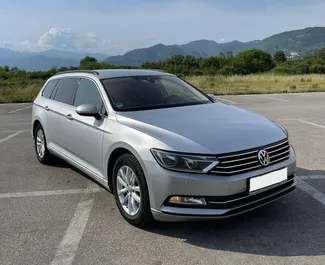 Frontansicht eines Mietwagens Volkswagen Passat Variant in Budva, Montenegro ✓ Auto Nr.12898. ✓ Automatisch TM ✓ 0 Bewertungen.