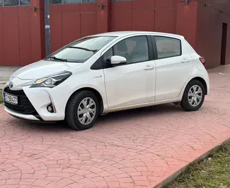 Vermietung Toyota Yaris. Wirtschaft, Komfort Fahrzeug zur Miete in Montenegro ✓ Kaution Keine Kaution ✓ Versicherungsoptionen KFZ-HV, Diebstahlschutz, Ausland.