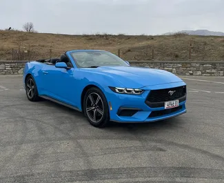 Frontansicht eines Mietwagens Ford Mustang Cabrio in Tiflis, Georgien ✓ Auto Nr.12226. ✓ Automatisch TM ✓ 0 Bewertungen.