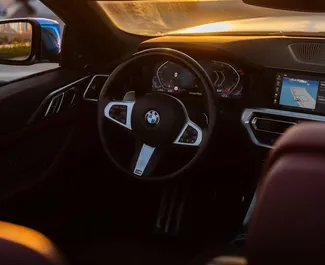 Benzin 2,0L Motor von BMW 430i Cabrio 2022 zur Miete in Dubai.