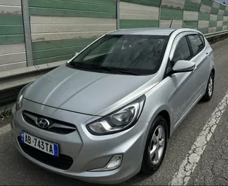 Frontansicht eines Mietwagens Hyundai Accent Blue in Durres, Albanien ✓ Auto Nr.11956. ✓ Automatisch TM ✓ 0 Bewertungen.