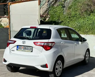 Mietwagen Toyota Yaris 2019 in Montenegro, mit Benzin-Kraftstoff und 101 PS ➤ Ab 17 EUR pro Tag.