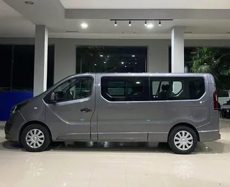 Innenraum von Opel Vivaro zur Miete in Albanien. Ein großartiges 9-Sitzer Fahrzeug mit Schaltgetriebe Getriebe.