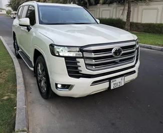 Mietwagen Toyota Land Cruiser 300 2024 in VAE, mit Benzin-Kraftstoff und 271 PS ➤ Ab 450 AED pro Tag.