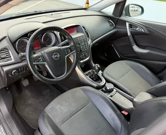 Opel Astra 2018 zur Miete verfügbar in Durres, mit Kilometerbegrenzung unbegrenzte.