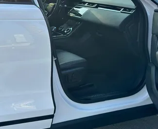 Vermietung Land Rover Range Rover Velar. Komfort, Premium, Crossover Fahrzeug zur Miete in VAE ✓ Kaution Einzahlung von 3000 AED ✓ Versicherungsoptionen KFZ-HV, TKV.