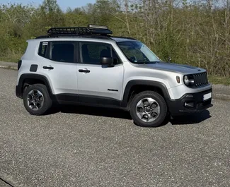 Benzin 2,4L Motor von Jeep Renegade 2016 zur Miete in Batumi.