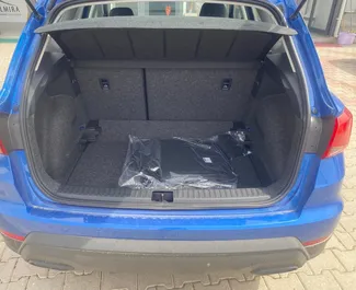 Frontansicht eines Mietwagens SEAT Arona am Flughafen Dalaman, Türkei ✓ Auto Nr.12380. ✓ Automatisch TM ✓ 0 Bewertungen.